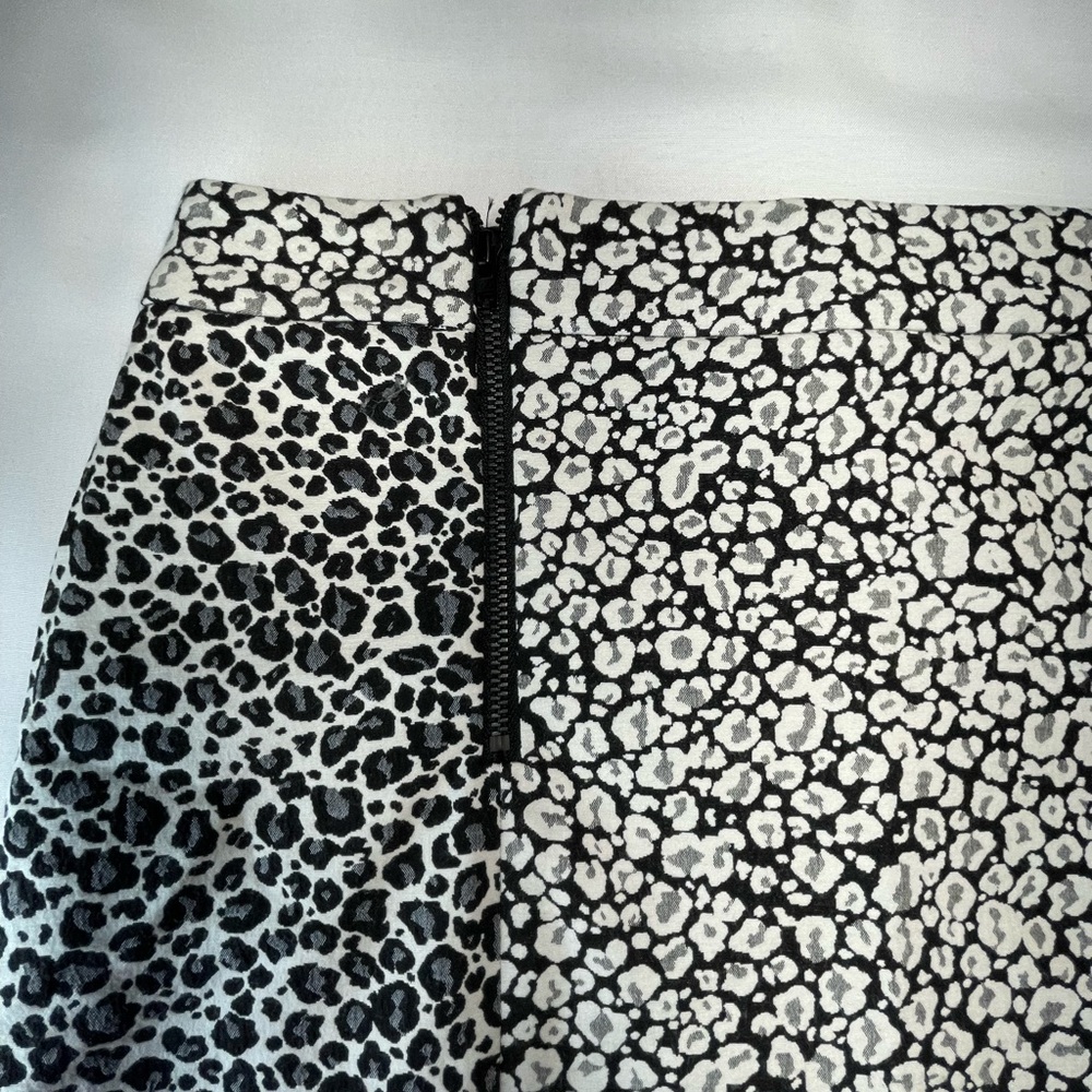 Anne Taylor Animal Print Skirt | Size 8 - Picture 3 of 13